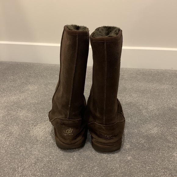 Uggs classic tall brown boot - Picture 3 of 9